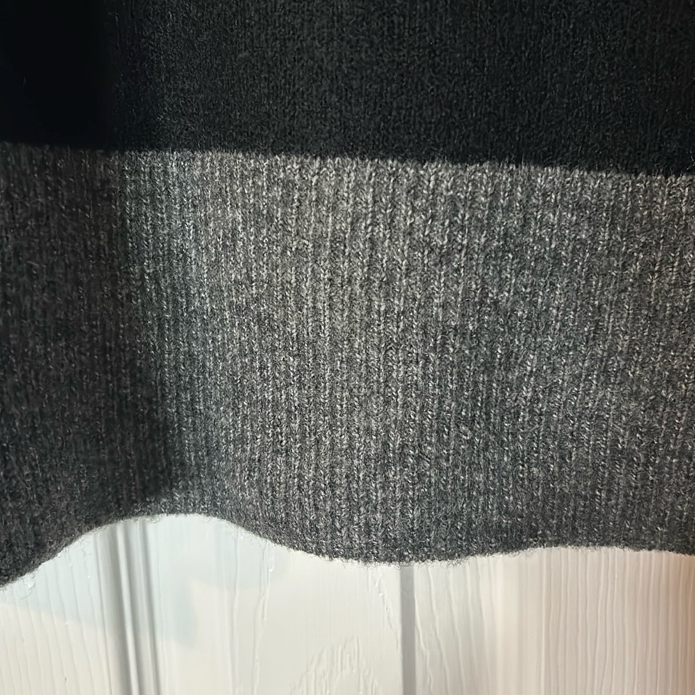 NWT Vince Camuto cozy color block crew neck long sleeve sweater - Picture 5 of 9